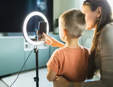 Instagram e Facebook vão fiscalizar perfis de influenciadores mirins - Imagem