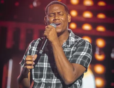 Integrante da banda de Netto Brito tranquiliza fãs após choque em show; veja vídeo - Imagem