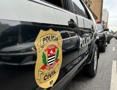 Jovem é preso por matar e decepar dedo da mãe para acessar contas bancárias - Imagem