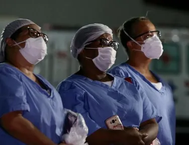 Livro reúne bastidores da pandemia em Salvador e resgata histórias da linha de frente da Covid-19 - Imagem