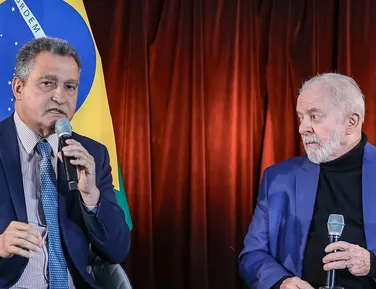 Lula e Rui Costa apontam saídas para crise dos combustíveis no Brasil - Imagem