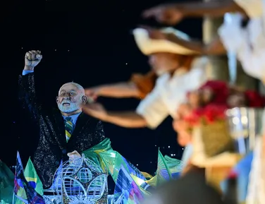 Lula se irrita após repercussão de homenagem da Acadêmicos de Niterói - Imagem