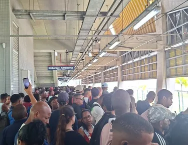 Manhã de caos: passageiros enfrentam problemas no metrô de Salvador - Imagem