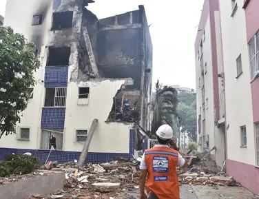 Moradores tentam se recuperar após incêndio em Salvador; veja fotos - Imagem
