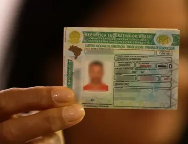 Motoristas que desrespeitarem nova regra do farol podem levar multa - Imagem