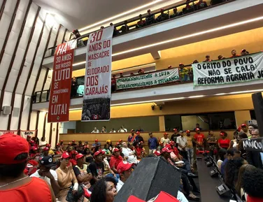 MST realiza ato político na Alba no Dia de Luta pela Reforma Agrária - Imagem