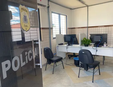 Mulher furta e ofende vítima com fala racista em delegacia na Bahia - Imagem