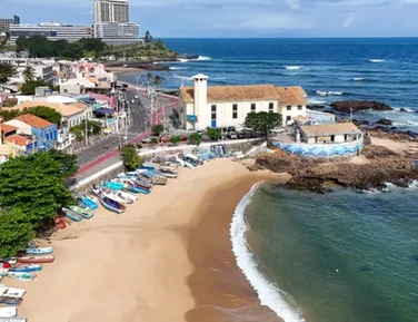 Mulher morre afogada na praia do Rio Vermelho, em Salvador - Imagem