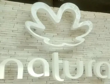 Natura mira expansão na América e se defaz da Avon por R$ 166 milhões - Imagem
