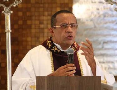 Padre é condenado após roubar 600 celulares doados a hospital - Imagem