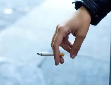 País aprova proibição permanente da venda de cigarros - Imagem