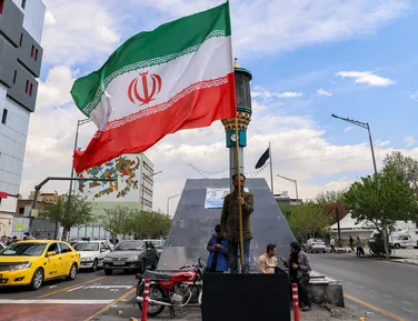 Petróleo dispara e barril supera R$ 566 com ameaça de Trump ao Irã - Imagem