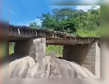 Ponte que divide Bahia e Minas é interditada após risco de desabamento - Imagem