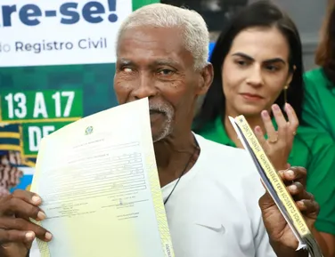 Prazo para tirar RG e certidões grátis no CadÚnico acaba sexta - Imagem