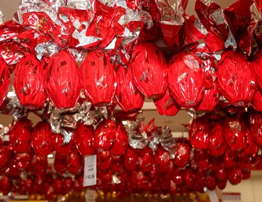 "Preços estão caríssimos!": busca por ovos de Páscoa chama atenção em Salvador - Imagem