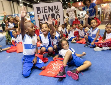 Prefeitura de Salvador leva 10 mil alunos à Bienal do Livro Bahia - Imagem
