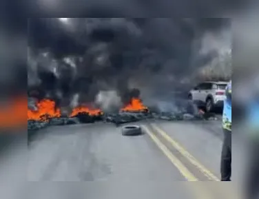 Produtores rurais fecham rodovia após conflitos por terras na Bahia - Imagem