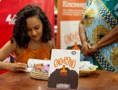 Projeto leva debate sobre cabelo crespo a escolas públicas de Salvador - Imagem