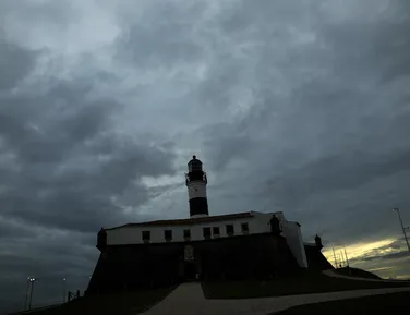 Salvador odeia o trabalhador? Chuva em feriados vira tendência em 2026 - Imagem