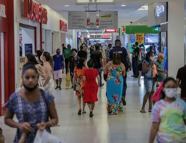 Shoppings de Salvador vão fechar mais cedo? Projeto reacende comércio - Imagem