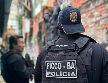 Suspeitos de homicídio são presos durante fuga na rodoviária de Salvador - Imagem