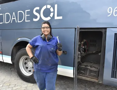 Talento que ilumina: conheça a jovem que aposta na elétrica automotiva - Imagem