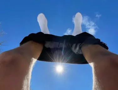 Tomar sol nos testículos aumenta a testosterona? Conheça nova prática - Imagem