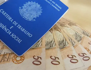 Trabalha no feriado? Veja como garantir seu pagamento em dobro - Imagem