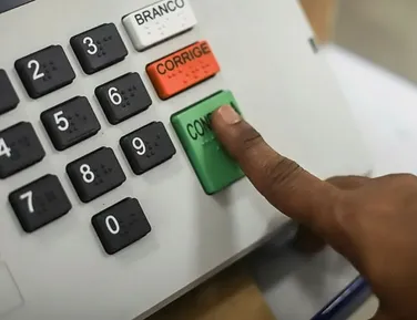 TRE-BA desmente fraude nas eleições após acusação de Eduardo Bolsonaro - Imagem
