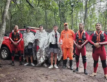 Turistas ingleses ficam mais de 24 horas ilhados e são resgatados em trilha na Bahia - Imagem