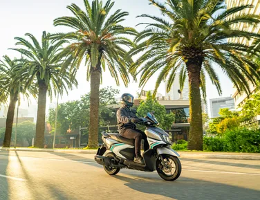 Yamaha dobra aposta em scooters híbridas - Imagem