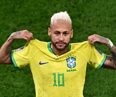 6 a cada 10 brasileiros se identificam como fãs de Neymar, diz estudo - Imagem