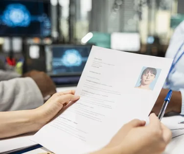 A IA não inventou o preconceito contra mulheres. Ela o otimizou - Imagem