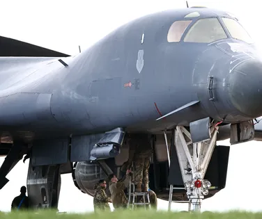 Aeronave dos EUA cai no Iraque com militares a bordo; veja detalhes - Imagem