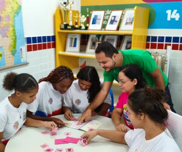 Álbum de figurinhas criado por estudantes baianas destaca mulheres cientistas - Imagem