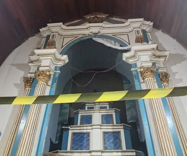 Altar de igreja histórica é interditado por risco de desabamento na Bahia - Imagem