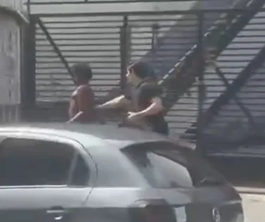 Alunos são expulsos de faculdade por atacarem homem em situação de rua - Imagem