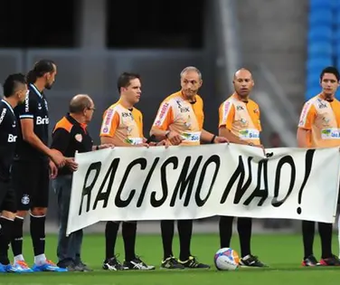 Ângelo Paz pesquisa racismo no futebol - Imagem