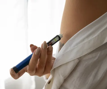 Anvisa veta novas “canetas emagrecedoras” e mantém mercado restrito - Imagem