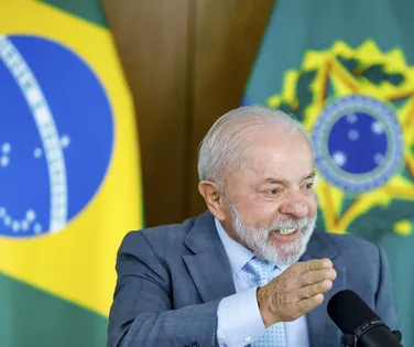 Após rumores de desistência, Lula reafirma candidatura à presidência - Imagem