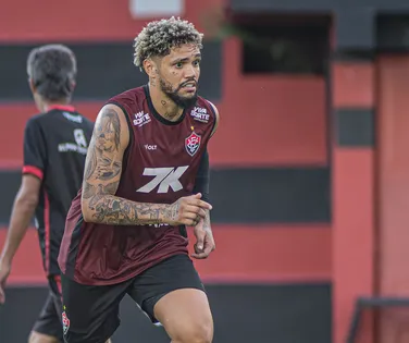 Atacante que nem estreou no Vitória veio "fora de forma", diz diretor - Imagem