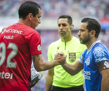 Bahia e Athletico travam duelo historicamente acirrado na Fonte Nova - Imagem