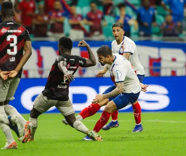 Bahia x Athletico: veja a revisão do VAR em pênalti polêmico anulado - Imagem