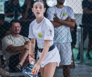 Baiana de 14 anos estreia em torneio mundial de Beach Tennis em Feira - Imagem