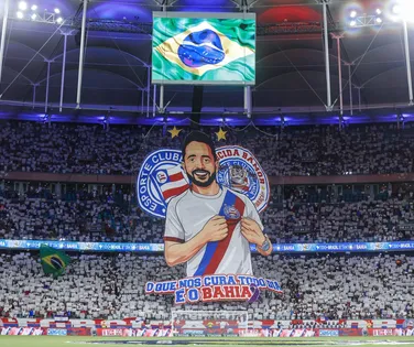 Bamor faz bandeirão homenageando Everton Ribeiro após câncer - Imagem