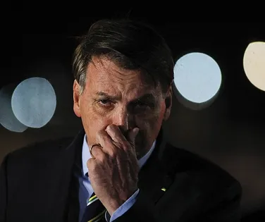 Bolsonaro melhora na UTI e inicia tratamento para dor na mandíbula - Imagem