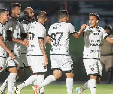 Botafogo-PB provoca após virada: "Ganhar do Vitória é normal" - Imagem