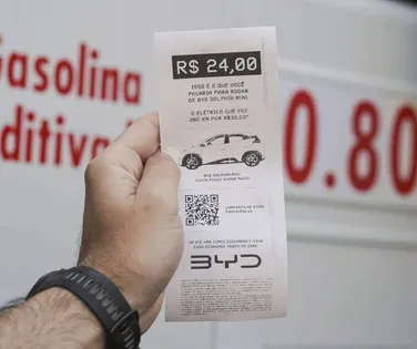 BYD faz surpresa e abastece 200 carros por R$ 0,80 o litro; entenda - Imagem
