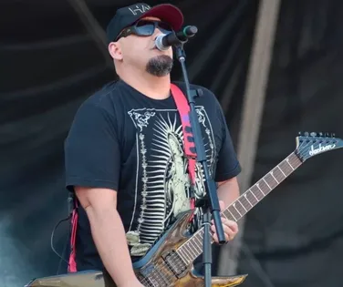 Cantor bolsonarista interrompe show e sai em defesa de Edson Gomes - Imagem