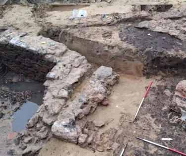 Castelo de 500 anos é achado em obra de condomínio de luxo - Imagem